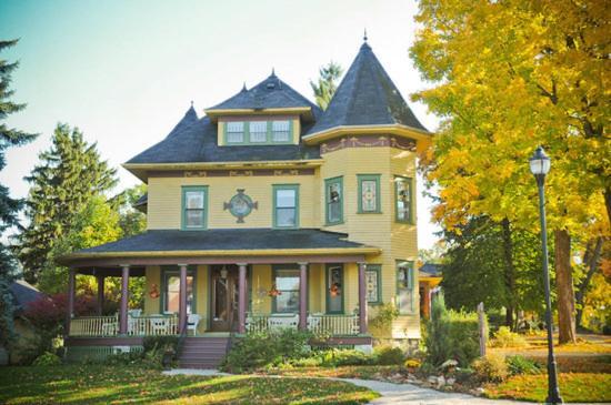Ruby Manor